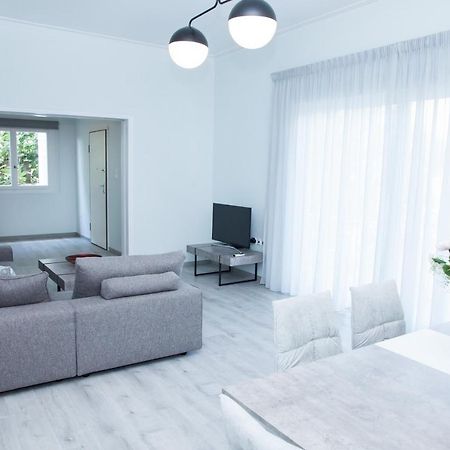 Sunny And Minimal Apt In Glyfada With 3 Bdrm Athens Luaran gambar
