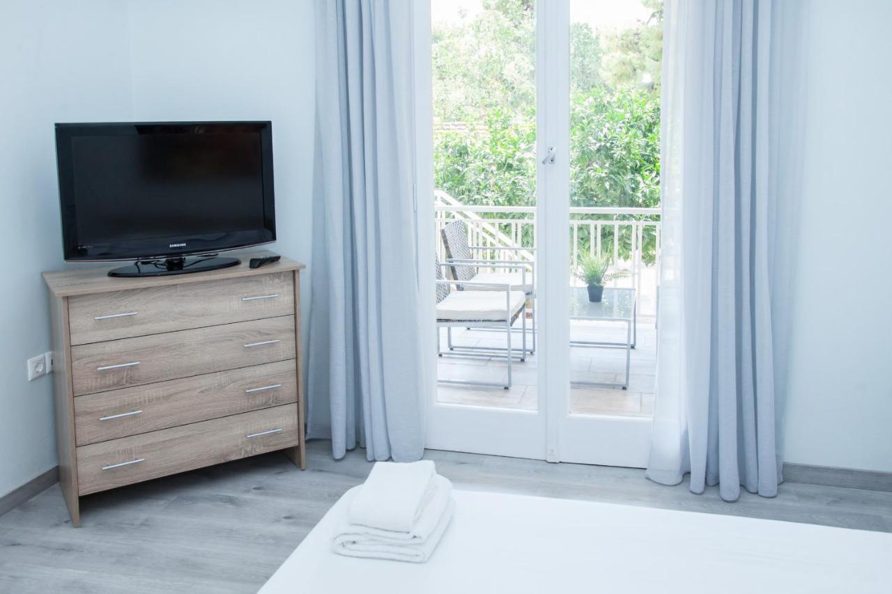 Sunny And Minimal Apt In Glyfada With 3 Bdrm Athens Luaran gambar
