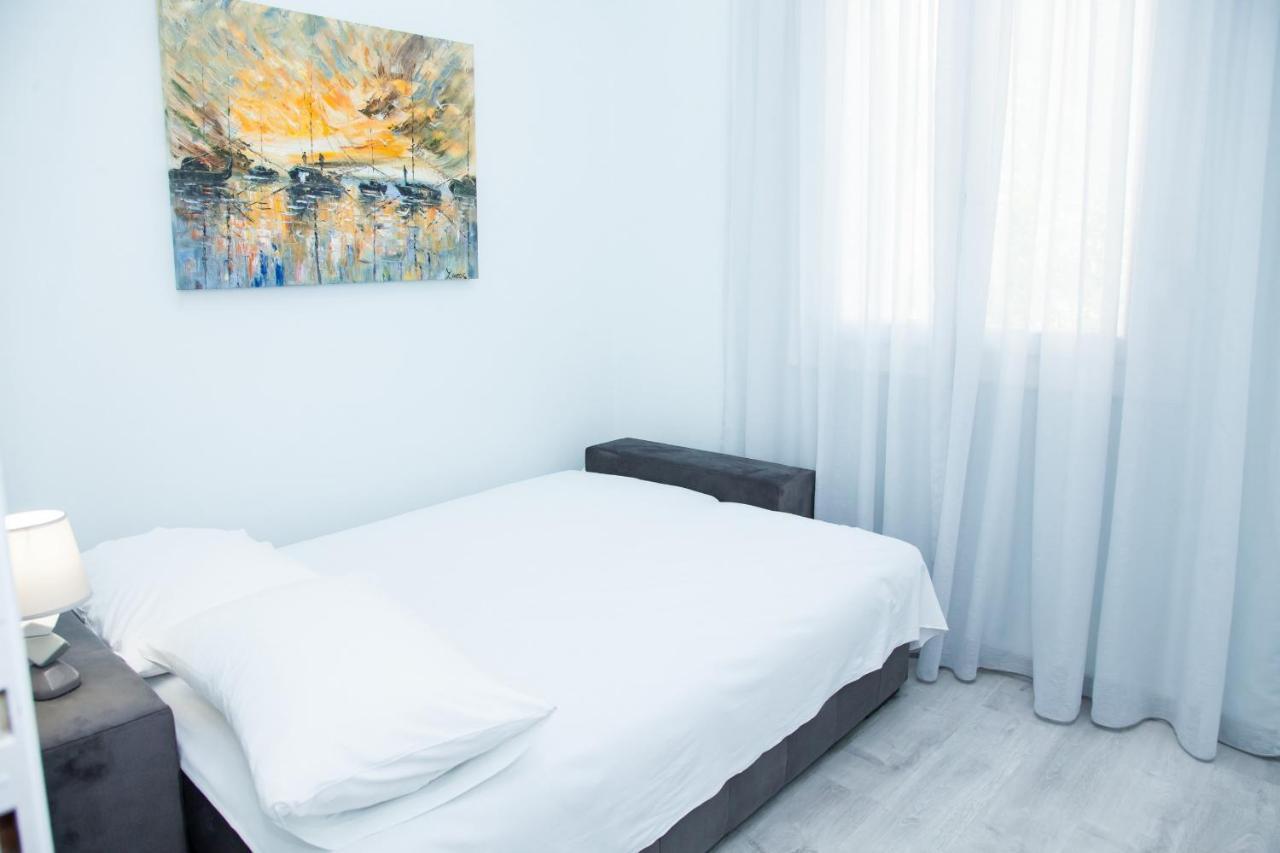 Sunny And Minimal Apt In Glyfada With 3 Bdrm Athens Luaran gambar