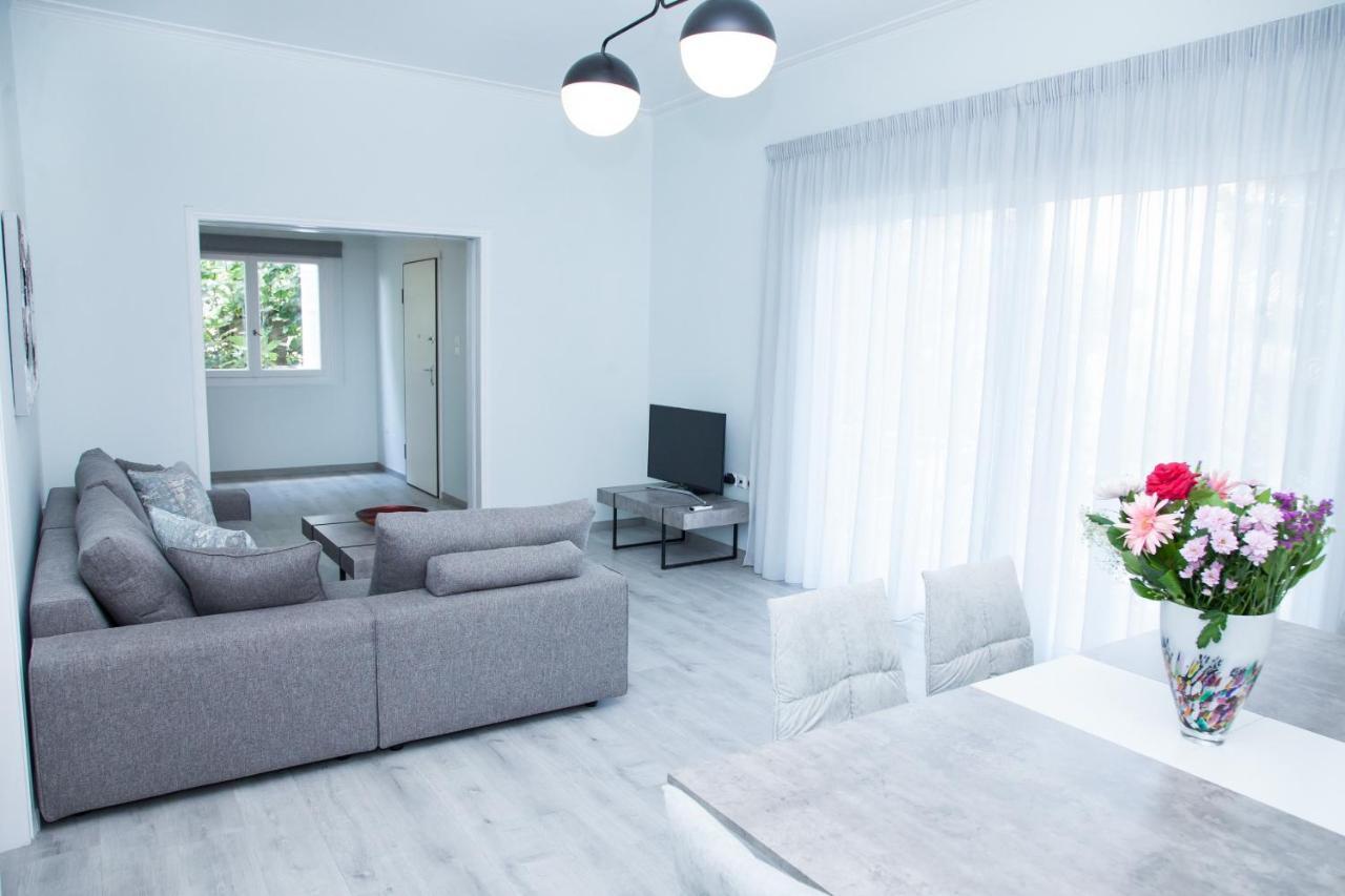 Sunny And Minimal Apt In Glyfada With 3 Bdrm Athens Luaran gambar
