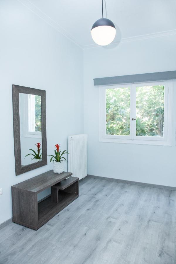 Sunny And Minimal Apt In Glyfada With 3 Bdrm Athens Luaran gambar