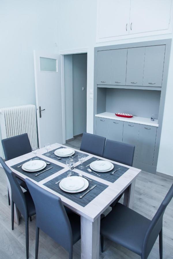 Sunny And Minimal Apt In Glyfada With 3 Bdrm Athens Luaran gambar