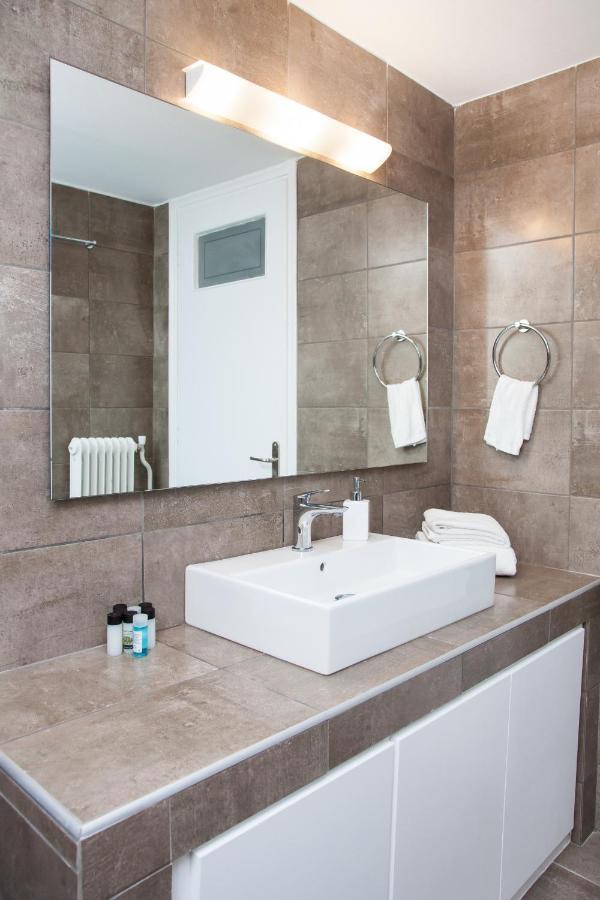 Sunny And Minimal Apt In Glyfada With 3 Bdrm Athens Luaran gambar
