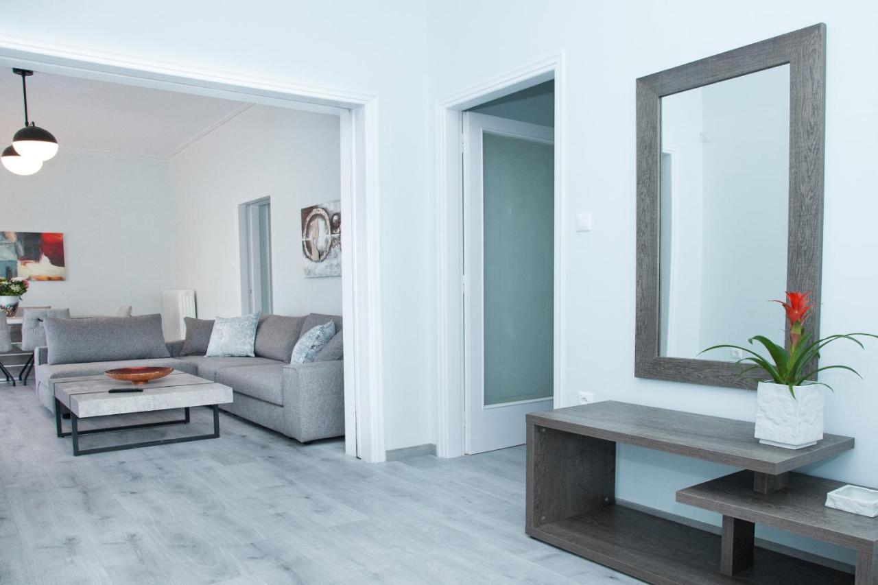 Sunny And Minimal Apt In Glyfada With 3 Bdrm Athens Luaran gambar