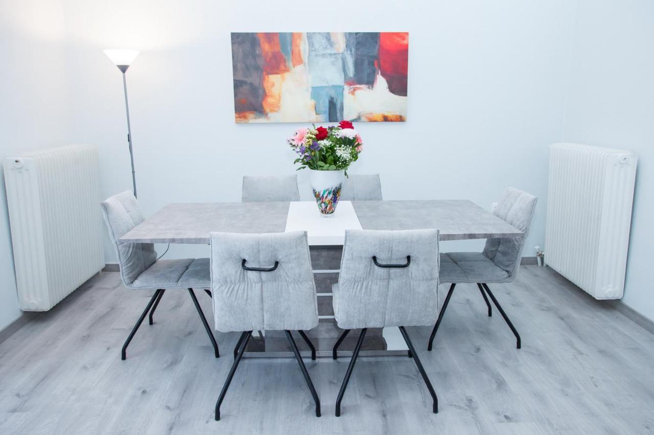 Sunny And Minimal Apt In Glyfada With 3 Bdrm Athens Luaran gambar